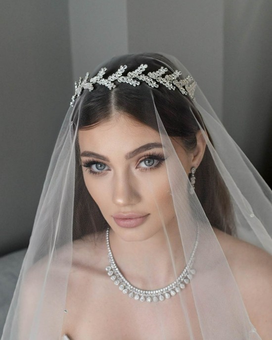 FABIOLA ZİRKON TAŞLI SAÇ BANDI VE SAÇ AKSESUARI FABIOLA ZİRKON TAŞLI SAÇ BANDI VE SAÇ AKSESUARI