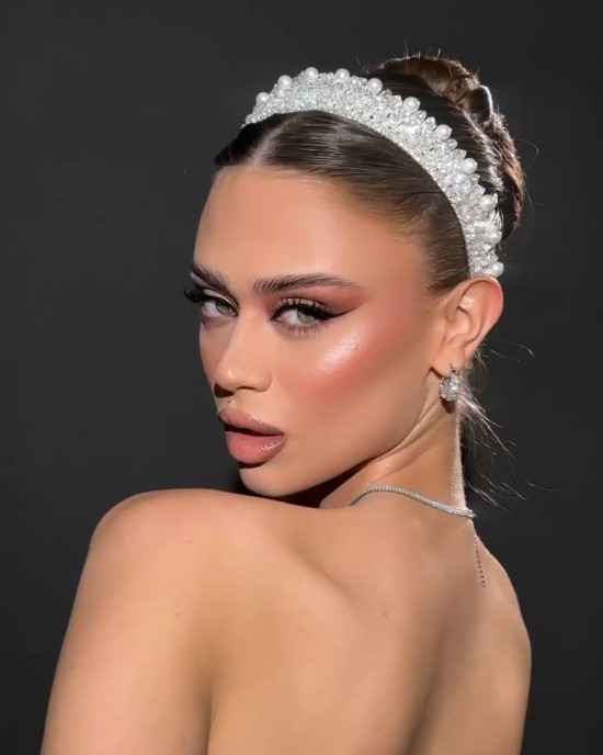 MISHA ZİRKON TAŞLI İNCİLİ SAÇ BANDI VE SAÇ AKSESUARI MISHA ZİRKON TAŞLI İNCİLİ SAÇ BANDI VE SAÇ AKSESUARI