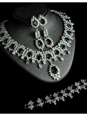 EMERALD PIRLANTA MONTUR ZİRKON TAŞLI SET