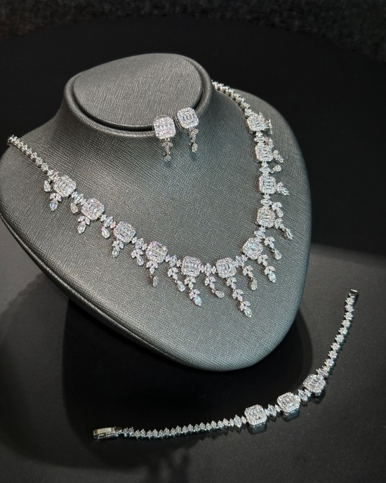 CASSIA PIRLANTA MONTUR GÜMÜŞ ZİRKON TAŞLI SET CASSIA PIRLANTA MONTUR GÜMÜŞ ZİRKON TAŞLI SET