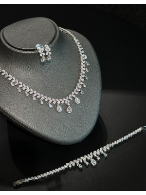 CLASSY PIRLANTA MONTUR GÜMÜŞ ZİRKON TAŞLI SET