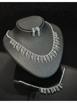 HERMIA PIRLANTA MONTUR GÜMÜŞ ZİRKON TAŞLI SET